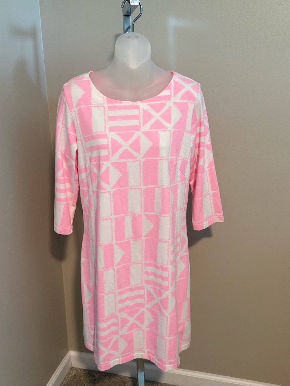 MAHI GOLD Pink and White Geometric Shift Dress